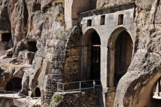 The physics of “impossible” architecture: Separating structural engineering from historical mysteries