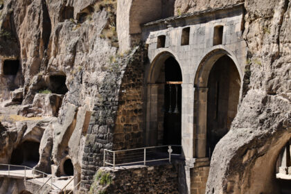 The physics of “impossible” architecture: Separating structural engineering from historical mysteries