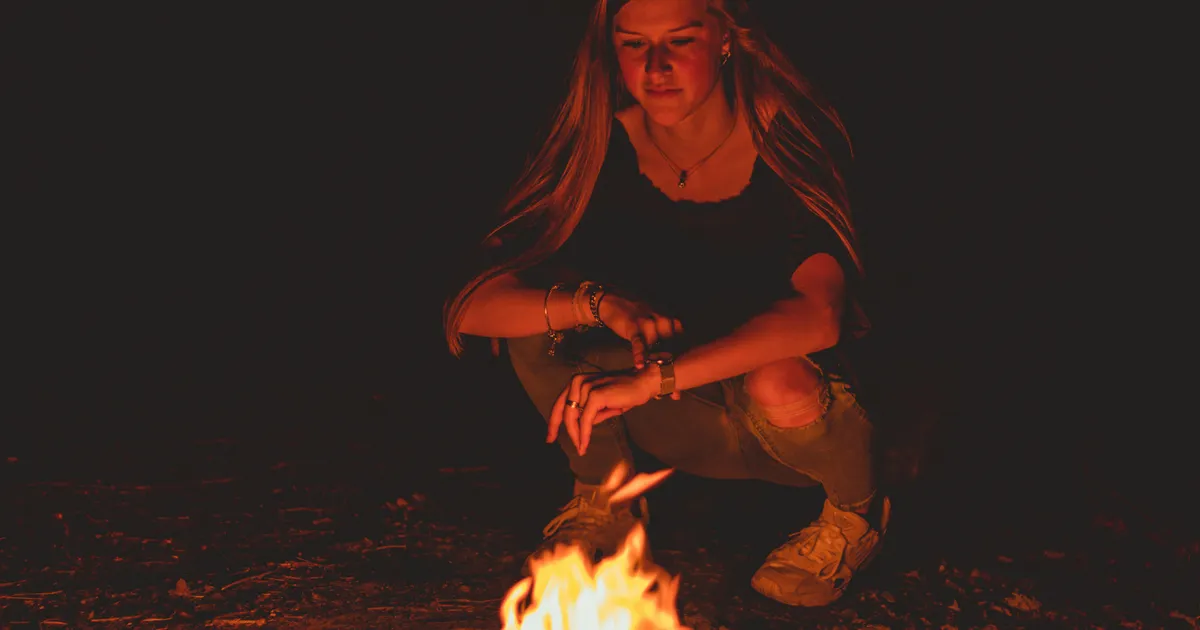 From Campfire Legends to Viral Nightmares: The Evolution of Traditional Ghost Stories into Digital Creepypastas